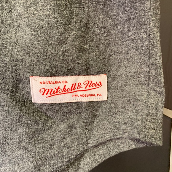 Mitchell & Ness Chicago Bulls NBA Raglan T-Shirt - Picture 2 of 5